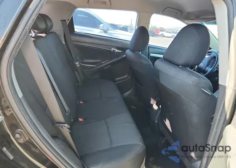 2010 Toyota Corolla Matrix z USA, uszkodzony, nr VIN 2T1KU4EE8AC256516